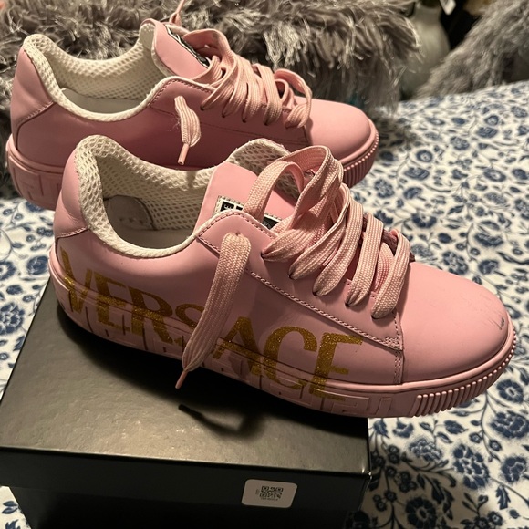 Versace - Picture 1 of 3